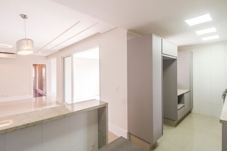 Apartamento para alugar com 156m², 3 quartos e 3 vagas Apartamento para alugar com 156m², 3 quartos e 3 vagasCozinha