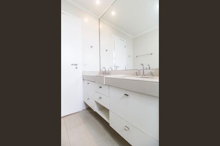 Apartamento para alugar com 156m², 3 quartos e 3 vagas Apartamento para alugar com 156m², 3 quartos e 3 vagasBanheiro da Suíte