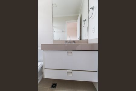 Apartamento para alugar com 156m², 3 quartos e 3 vagas Apartamento para alugar com 156m², 3 quartos e 3 vagasBanheiro da Suíte