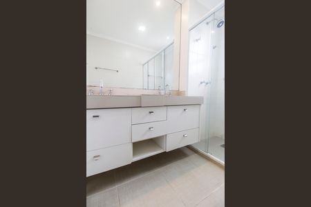 Apartamento para alugar com 156m², 3 quartos e 3 vagas Apartamento para alugar com 156m², 3 quartos e 3 vagasBanheiro da Suíte
