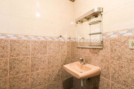 Casa à venda com 120m², 3 quartos e 2 vagas Casa à venda com 120m², 3 quartos e 2 vagasBanheiro