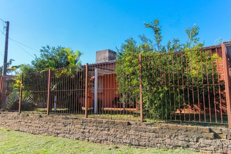 Casa à venda com 120m², 3 quartos e 2 vagas Casa à venda com 120m², 3 quartos e 2 vagasFachada
