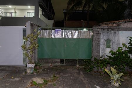 Casa à venda com 290m², 3 quartos e 2 vagas Casa à venda com 290m², 3 quartos e 2 vagasFachada