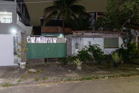 Casa à venda com 290m², 3 quartos e 2 vagas Casa à venda com 290m², 3 quartos e 2 vagasFachada