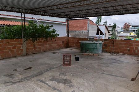 Casa à venda com 290m², 3 quartos e 2 vagas Casa à venda com 290m², 3 quartos e 2 vagasTerraço