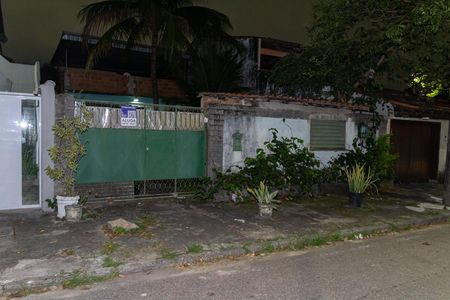 Casa à venda com 290m², 3 quartos e 2 vagas Casa à venda com 290m², 3 quartos e 2 vagasFachada