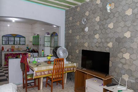Casa à venda com 290m², 3 quartos e 2 vagas Casa à venda com 290m², 3 quartos e 2 vagasSala