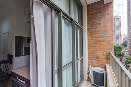 Varanda de kitnet/studio para alugar com 1 quarto, 25m² em Itaim Bibi, São Paulo