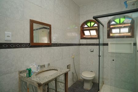 Casa para alugar com 76m², 2 quartos e 2 vagasBanheiro