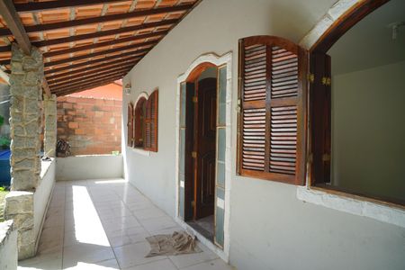 Casa para alugar com 76m², 2 quartos e 2 vagasVaranda