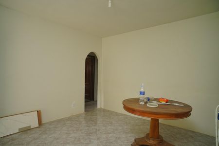 Casa para alugar com 76m², 2 quartos e 2 vagasSala