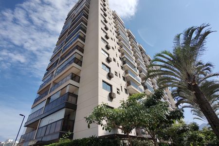 Apartamento à venda com 64m², 2 quartos e 1 vagaFachada do bloco