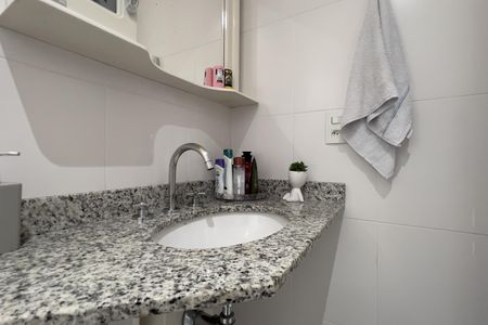 Apartamento à venda com 98m², 3 quartos e 2 vagas Apartamento à venda com 98m², 3 quartos e 2 vagasBanheiro da Suíte