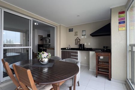 Apartamento à venda com 98m², 3 quartos e 2 vagas Apartamento à venda com 98m², 3 quartos e 2 vagasVaranda gourmet