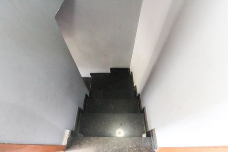 Casa de condomínio à venda com 94m², 2 quartos e 2 vagas Casa de condomínio à venda com 94m², 2 quartos e 2 vagasEscada