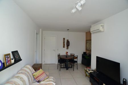 Sala de apartamento para alugar com 2 quartos, 73m² em Barra da Tijuca, Rio de Janeiro