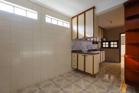 Casa para alugar com 200m², 2 quartos e 2 vagasCozinha