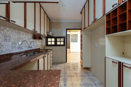 Casa para alugar com 200m², 2 quartos e 2 vagasCozinha