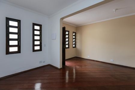 Casa para alugar com 200m², 2 quartos e 2 vagasSala