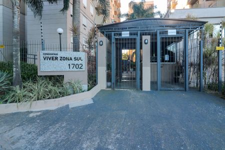 Apartamento à venda com 56m², 2 quartos e 1 vaga Apartamento à venda com 56m², 2 quartos e 1 vagaFachada e portaria