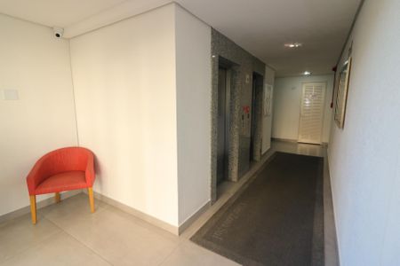 Apartamento à venda com 56m², 2 quartos e 1 vaga Apartamento à venda com 56m², 2 quartos e 1 vagaÁrea comum - Hall de entrada