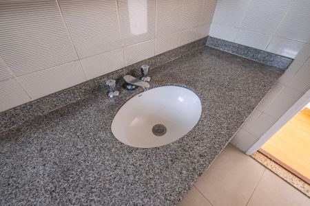 Apartamento à venda com 105m², 2 quartos e 1 vaga Apartamento à venda com 105m², 2 quartos e 1 vagaBanheiro