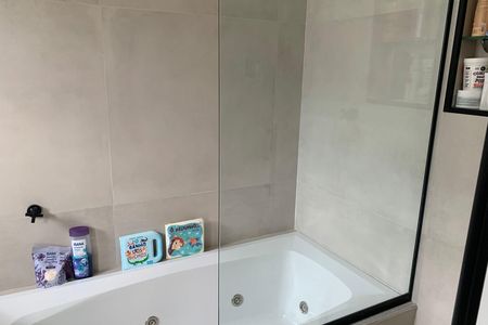 Apartamento para alugar com 154m², 3 quartos e 1 vaga Apartamento para alugar com 154m², 3 quartos e 1 vagaBanheiro da Suíte