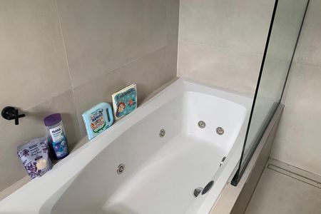 Apartamento para alugar com 154m², 3 quartos e 1 vaga Apartamento para alugar com 154m², 3 quartos e 1 vagaBanheiro da Suíte