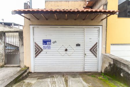Casa para alugar com 125m², 2 quartos e 8 vagasFachada + Placa