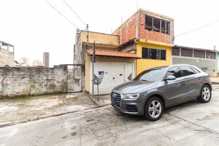 Casa para alugar com 125m², 2 quartos e 8 vagasFachada + Placa