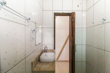 Casa para alugar com 125m², 2 quartos e 8 vagasBanheiro