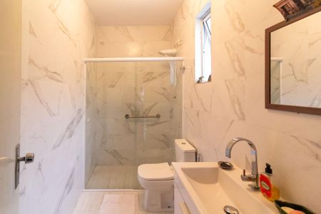 Casa para alugar com 280m², 3 quartos e 2 vagas Casa para alugar com 280m², 3 quartos e 2 vagasBanheiro Social 1