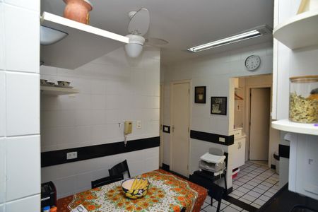 Apartamento à venda com 334m², 4 quartos e 6 vagasCozinha