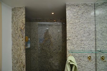 Apartamento à venda com 334m², 4 quartos e 6 vagasBanheiro Suíte 2