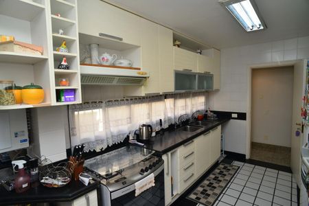 Apartamento à venda com 334m², 4 quartos e 6 vagasCozinha