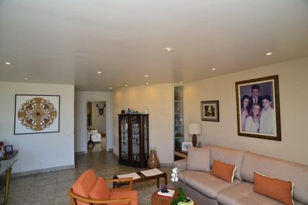 Apartamento à venda com 334m², 4 quartos e 6 vagasSala