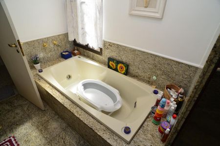Apartamento à venda com 334m², 4 quartos e 6 vagasBanheiro Suíte Principal
