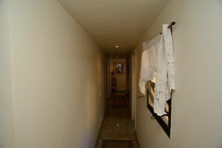 Apartamento à venda com 334m², 4 quartos e 6 vagasCorredor