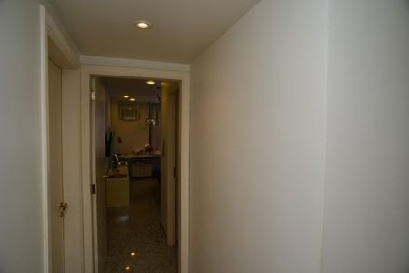 Apartamento à venda com 334m², 4 quartos e 6 vagasCorredor