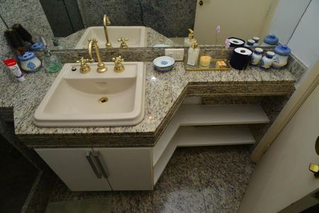 Apartamento à venda com 334m², 4 quartos e 6 vagasBanheiro Suíte 1