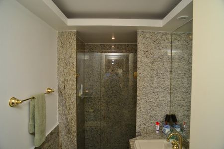 Apartamento à venda com 334m², 4 quartos e 6 vagasBanheiro Suíte 1