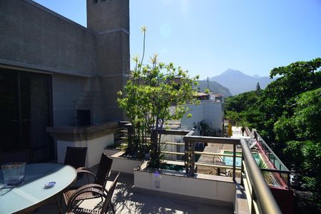 Apartamento à venda com 334m², 4 quartos e 6 vagasCobertura