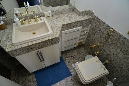 Apartamento à venda com 334m², 4 quartos e 6 vagasBanheiro Suíte 2