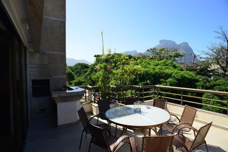 Apartamento à venda com 334m², 4 quartos e 6 vagasCobertura