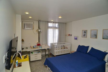 Apartamento à venda com 334m², 4 quartos e 6 vagasSuíte 3