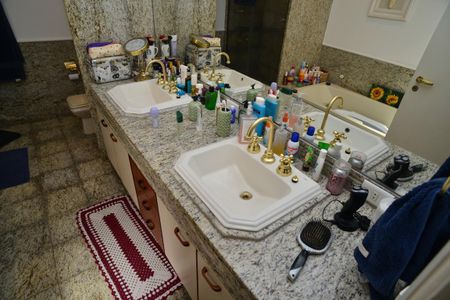 Apartamento à venda com 334m², 4 quartos e 6 vagasBanheiro Suíte Principal