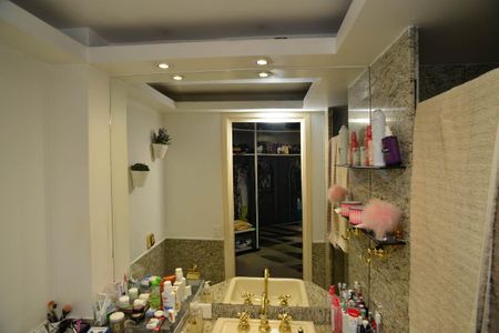 Apartamento à venda com 334m², 4 quartos e 6 vagasBanheiro Suíte 3