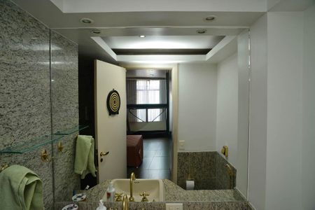 Apartamento à venda com 334m², 4 quartos e 6 vagasBanheiro Suíte 2