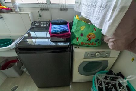 Apartamento à venda com 101m², 3 quartos e 2 vagas Apartamento à venda com 101m², 3 quartos e 2 vagasÁrea de Serviço