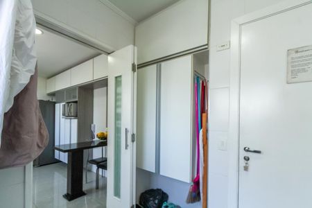Apartamento à venda com 101m², 3 quartos e 2 vagas Apartamento à venda com 101m², 3 quartos e 2 vagasÁrea de Serviço